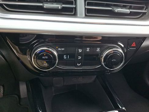 Used 2024 Chevrolet Trax LT FWD image 16