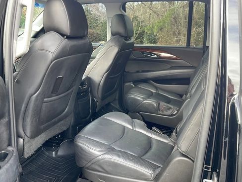 Used 2017 Cadillac Escalade ESV Premium Luxury image 16