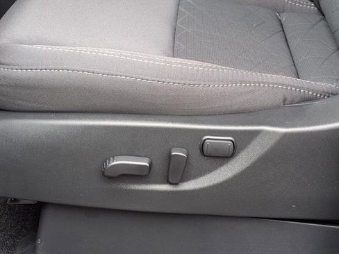 Used 2025 Nissan Frontier SV image 10