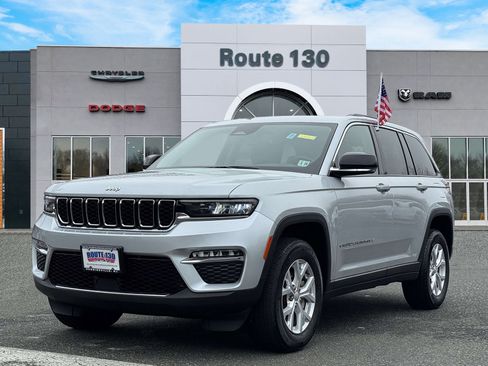 Used 2023 Jeep Grand Cherokee Limited image 2