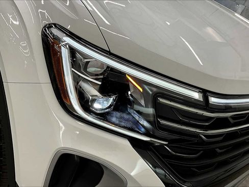 New 2025 Volkswagen Atlas Peak Edition SE image 32