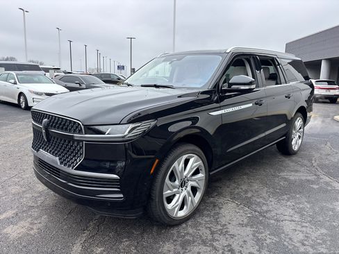 New 2025 Lincoln Navigator L Reserve image 3