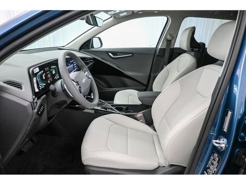 New 2026 Kia Niro EX FWD image 17