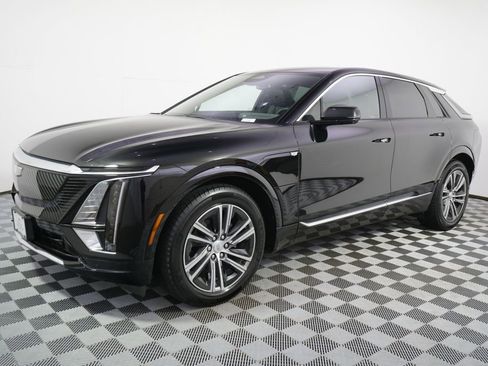 Used 2024 Cadillac Lyriq Luxury w/ LPO, Floor Liner Package AWD/4WD image 2