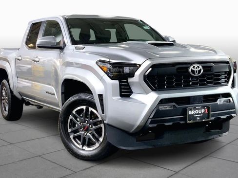 Certified 2025 Toyota Tacoma TRD Sport image 3