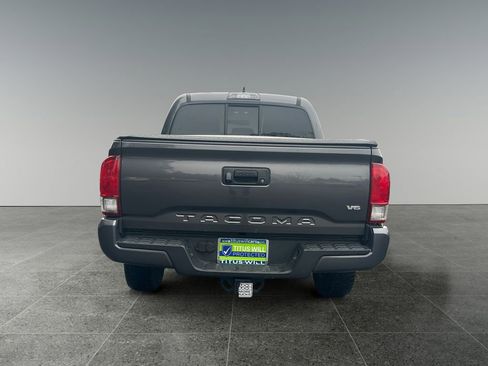 Used 2016 Toyota Tacoma TRD Sport w/ Towing Package image 6