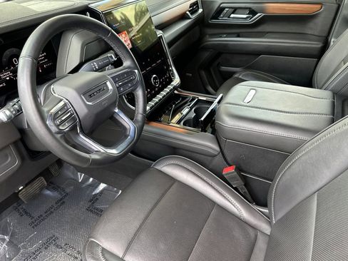 Certified 2025 GMC Yukon Denali image 10