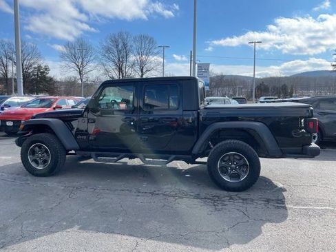 Used 2022 Jeep Gladiator Rubicon w/ Cold Weather Group AWD/4WD image 2