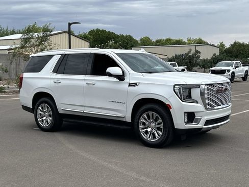 Used 2023 GMC Yukon Denali RWD image 2