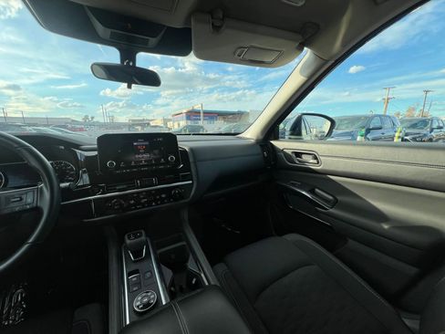 Used 2025 Nissan Pathfinder SV image 35