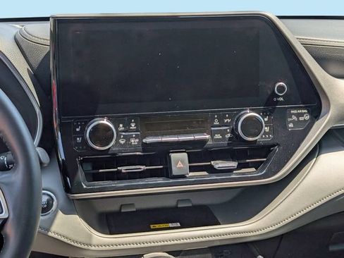 Used 2023 Toyota Highlander Limited AWD/4WD image 19