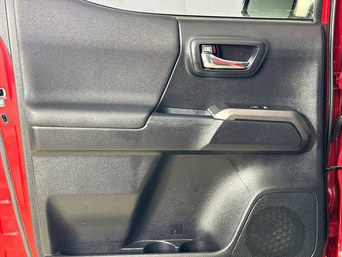 Certified 2018 Toyota Tacoma TRD Off-Road image 18