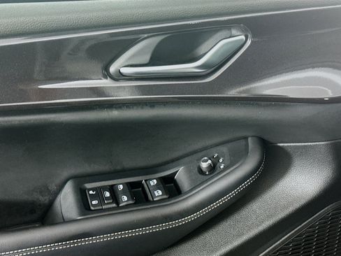 Used 2023 Jeep Grand Cherokee Altitude image 15