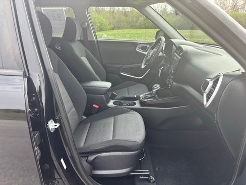 Used 2020 Kia Soul LX image 12