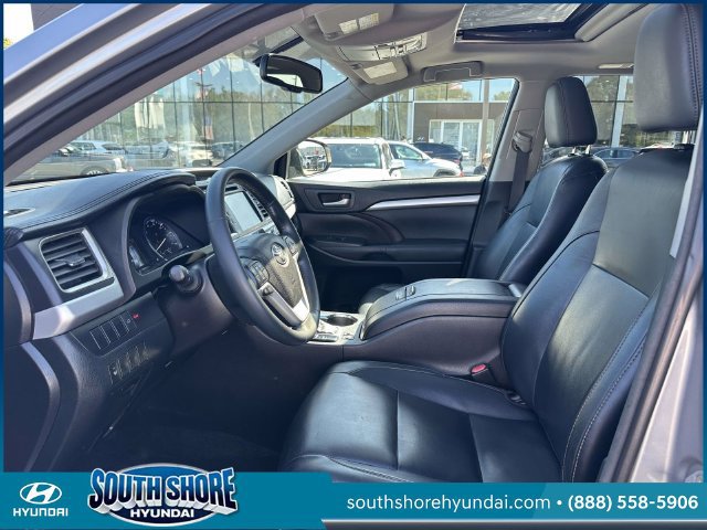 Used 2016 Toyota Highlander XLE AWD/4WD image 18