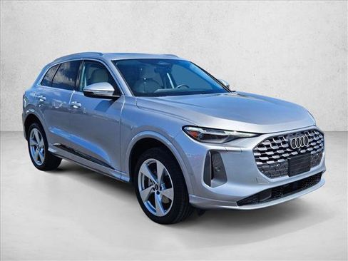 Certified 2025 Audi Q5 Premium w/ Premium Plus AWD/4WD image 3