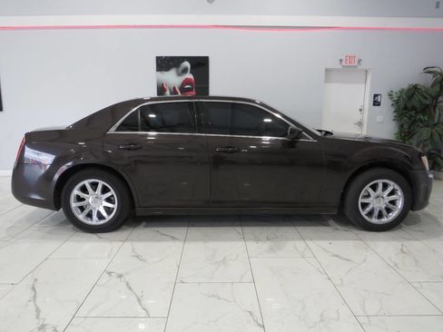 Used 2012 Chrysler 300 RWD image 3