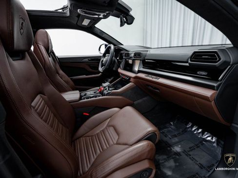 Used 2025 Lamborghini Urus SE image 42