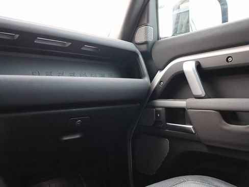 Used 2023 Land Rover Defender 130 X-Dynamic SE AWD/4WD image 51