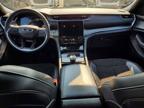 Used 2023 Jeep Grand Cherokee L Laredo image 35