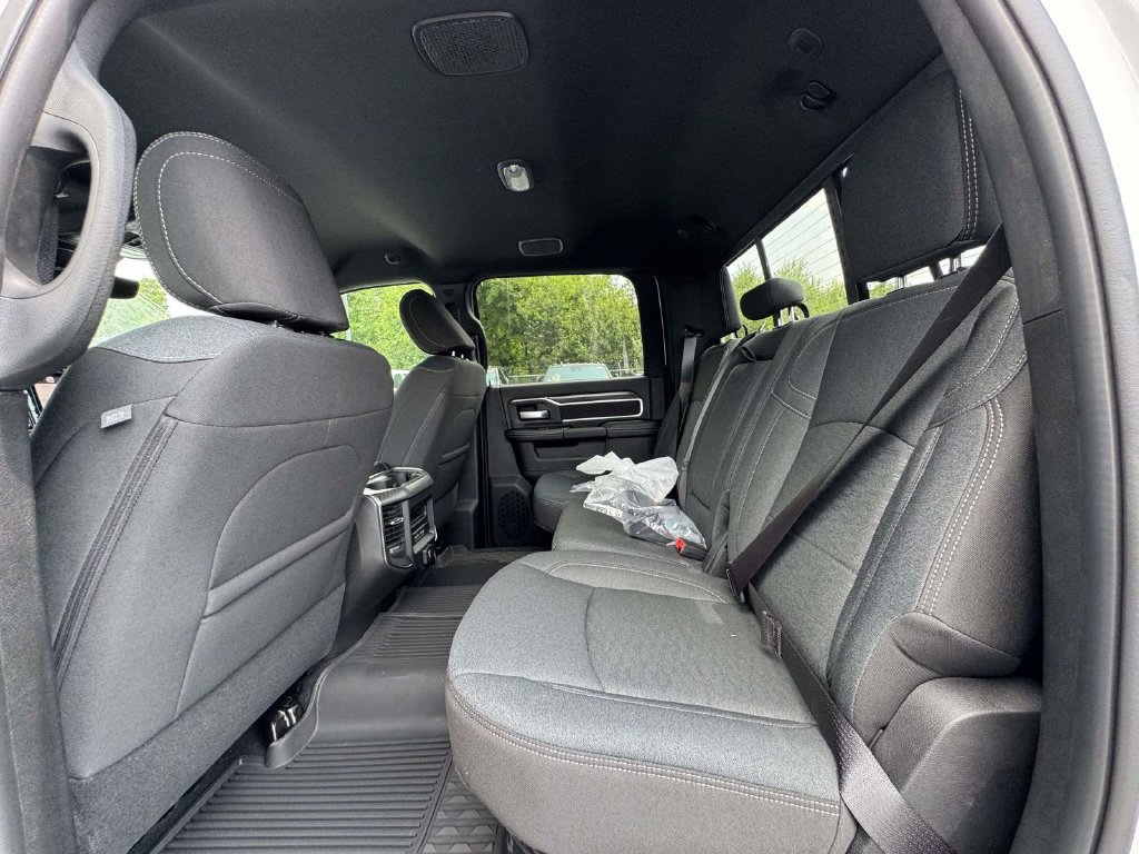 New 2026 RAM 3500 Big Horn AWD/4WD image 15