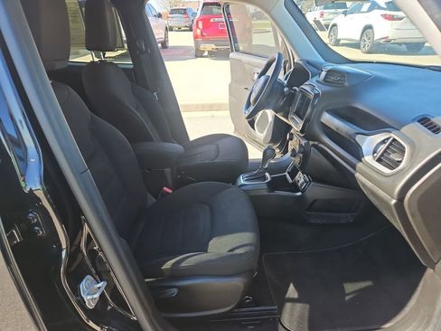 Used 2018 Jeep Renegade Latitude image 30