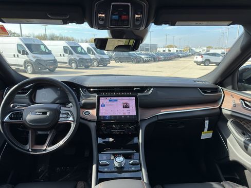 New 2025 Jeep Grand Cherokee L Summit w/ Obsidian Package image 24