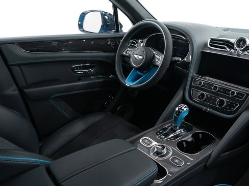 Certified 2025 Bentley Bentayga image 29