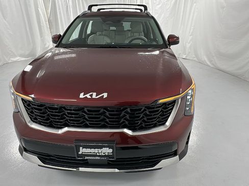 Used 2025 Kia Sorento S image 8