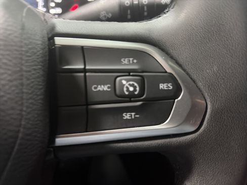 Used 2024 Jeep Compass Latitude image 16