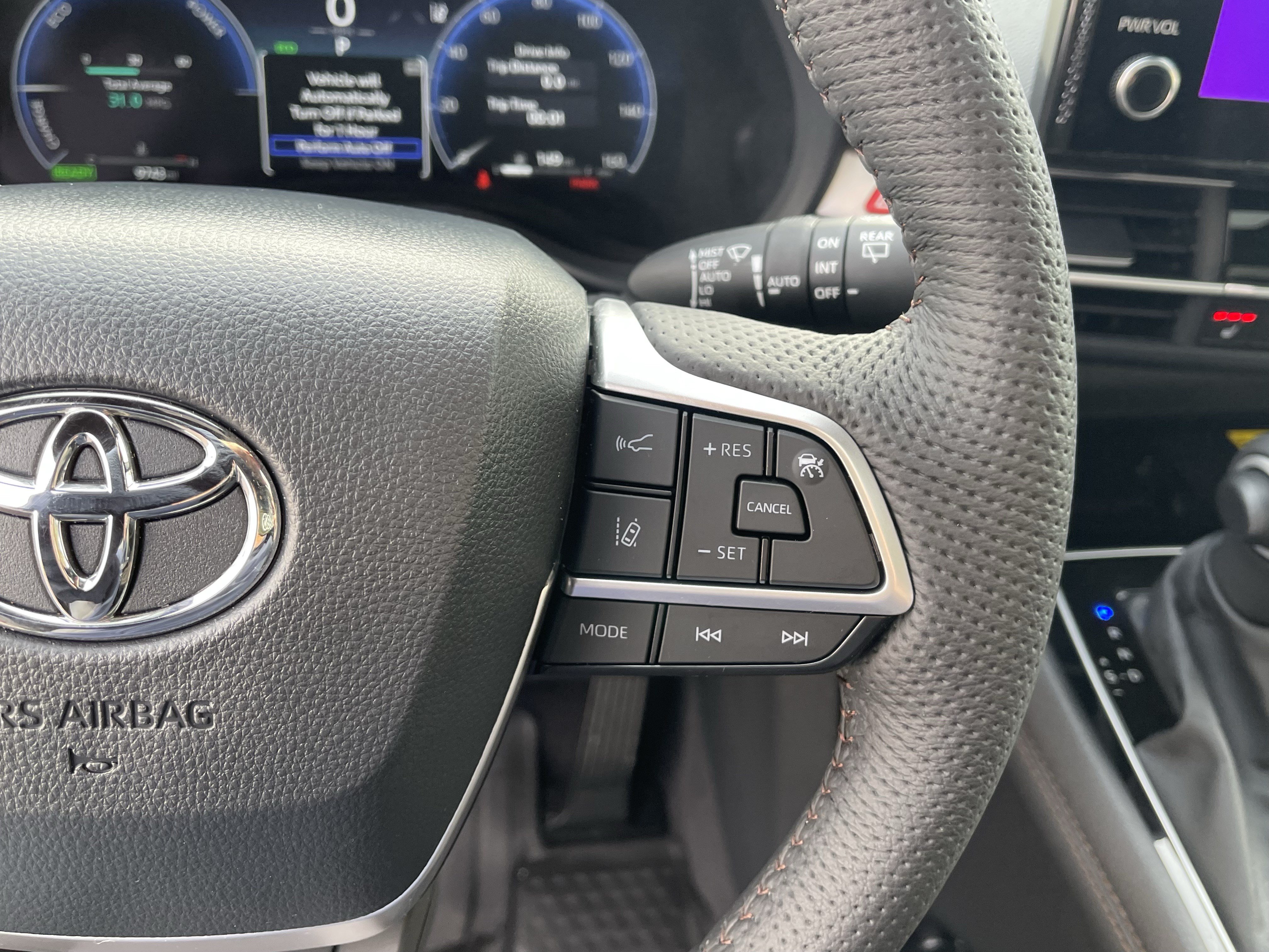 Used 2025 Toyota Sienna Platinum AWD/4WD image 23