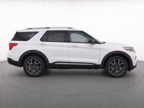 Used 2025 Ford Explorer Platinum w/ Ultimate Package AWD/4WD image 9