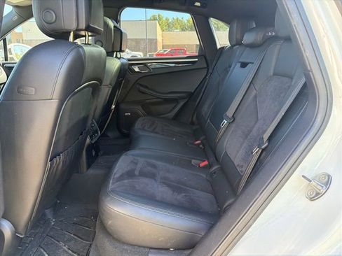 Used 2018 Porsche Macan Sport Edition AWD/4WD image 8