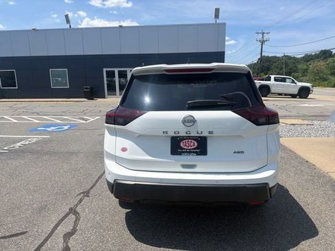 Used 2024 Nissan Rogue S AWD/4WD image 6