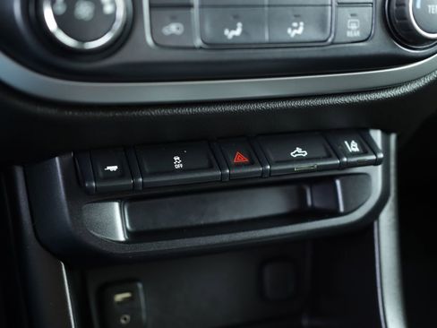 Used 2017 Chevrolet Colorado LT w/ LT Convenience Package image 17