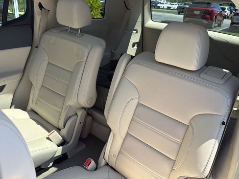 Used 2023 GMC Acadia Denali w/ Denali Technology Package FWD image 33