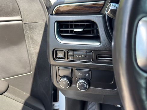 Used 2023 Chevrolet Suburban Premier image 22