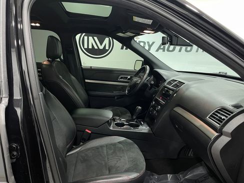 Used 2019 Ford Explorer XLT w/ Equipment Group 202A image 35