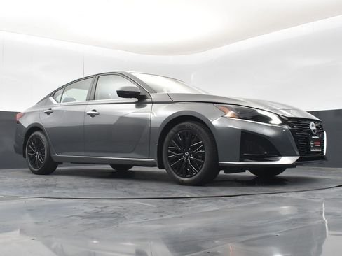 New 2025 Nissan Altima 2.5 SV w/ SV Special Edition Package image 35