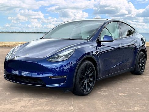 Used 2023 Tesla Model Y Long Range AWD/4WD image 1