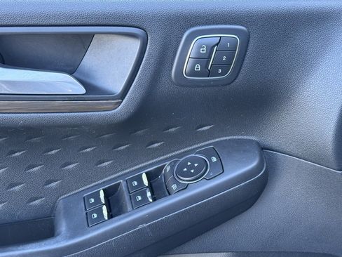 Used 2020 Ford Escape Titanium image 25