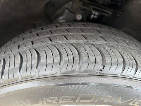Used 2025 Ford Escape Active AWD/4WD image 12