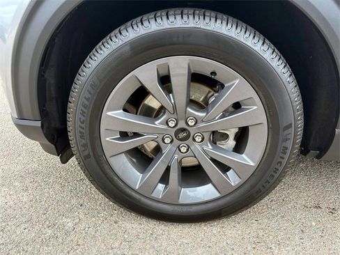 Used 2022 Ford Explorer XLT w/ Equipment Group 202A image 7