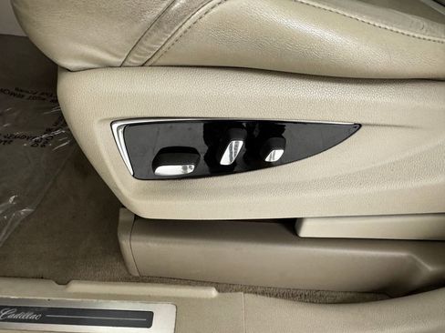Used 2015 Cadillac Escalade Luxury image 29