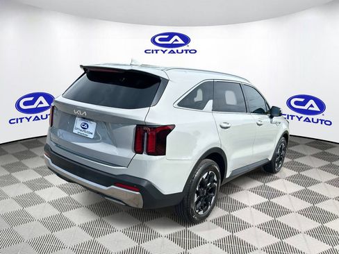 Used 2025 Kia Sorento S FWD image 4