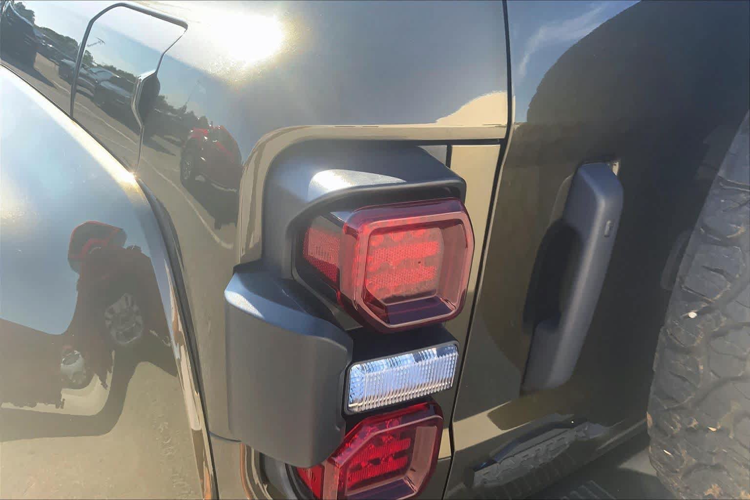 Certified 2024 Ford Bronco Raptor w/ Interior Carbon Fiber Pack 6 AWD/4WD image 29