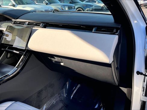 New 2026 Land Rover Range Rover Velar Dynamic SE image 28