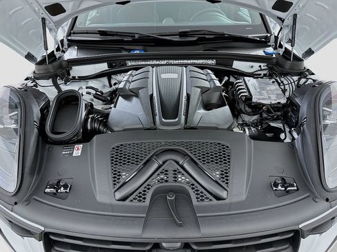 New 2026 Porsche Macan S image 32