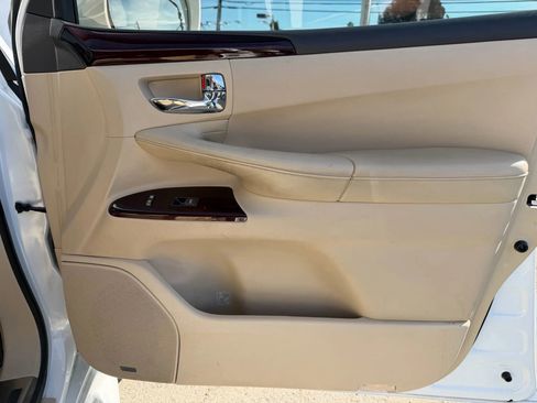 Used 2014 Lexus LX 570 4WD image 24