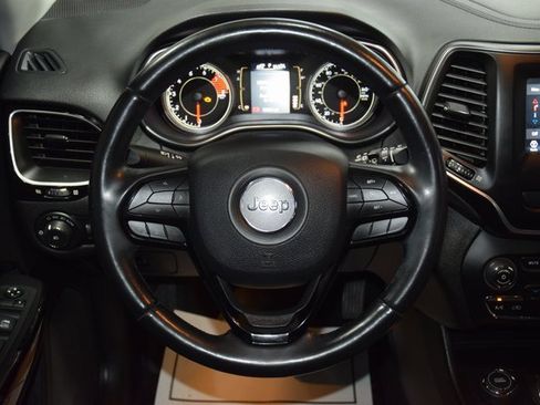 Used 2019 Jeep Cherokee Latitude Plus image 33